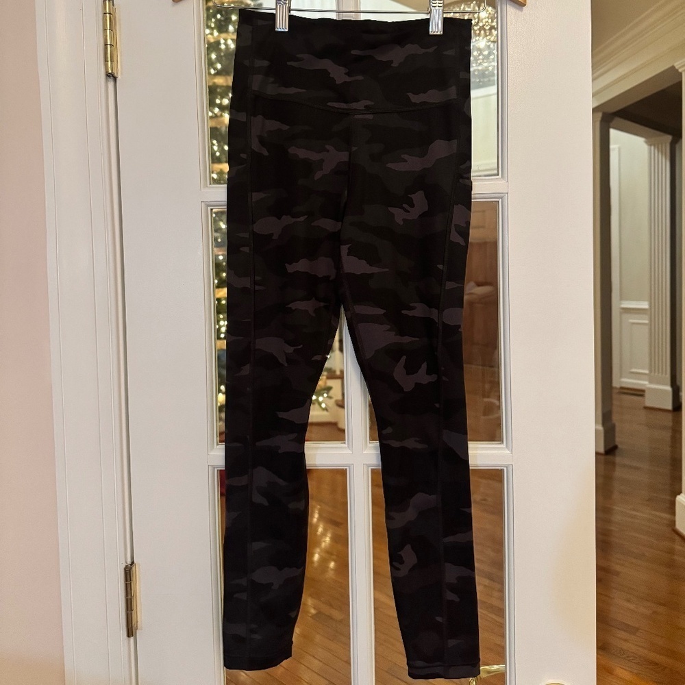 Athleta Ultimate Stash Pocket 7/8 tight legging Size XS, Black Camp